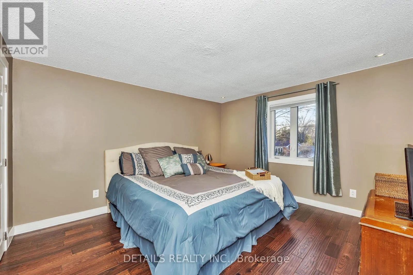 84 EASTPARK DRIVE