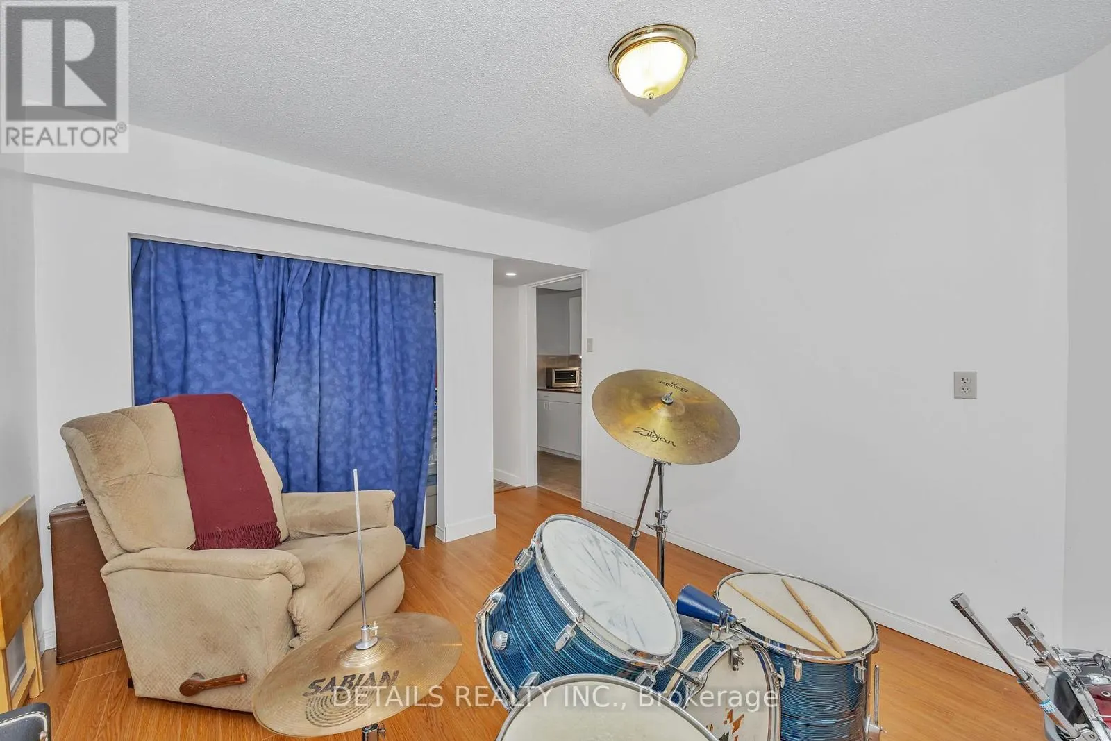 84 EASTPARK DRIVE