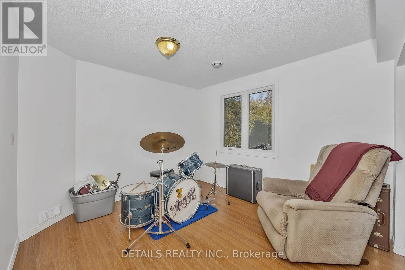 84 EASTPARK DRIVE