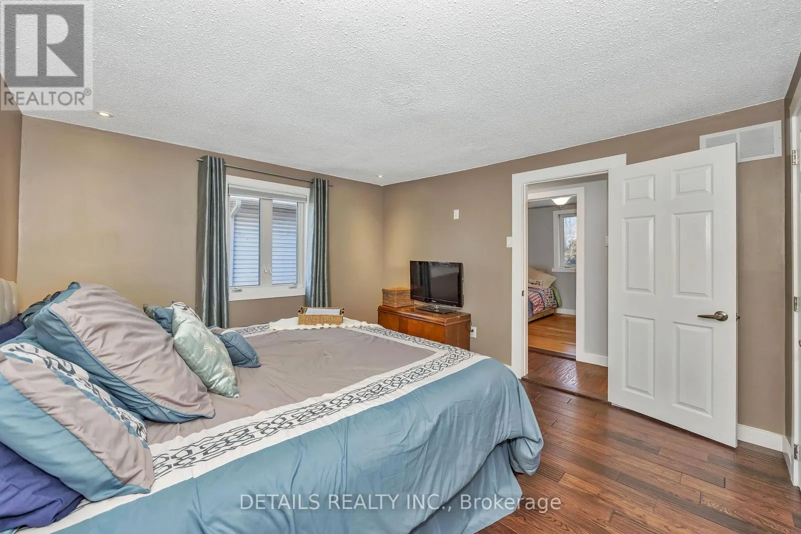 84 EASTPARK DRIVE