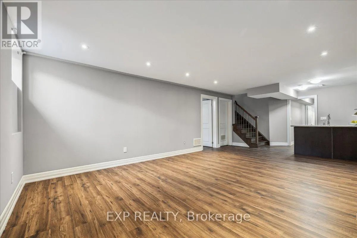 1 DORCHESTER BOULEVARD S