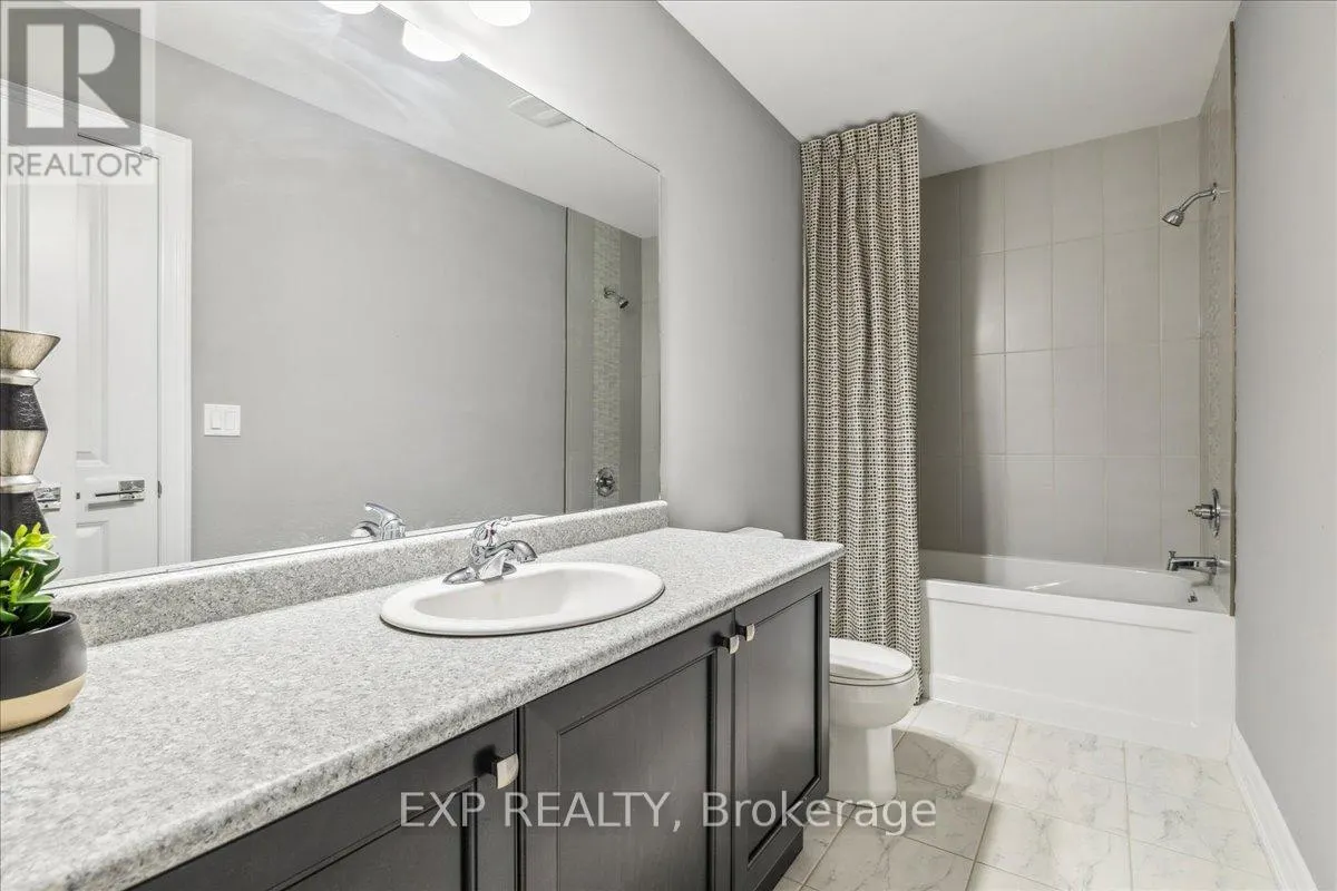 1 DORCHESTER BOULEVARD S