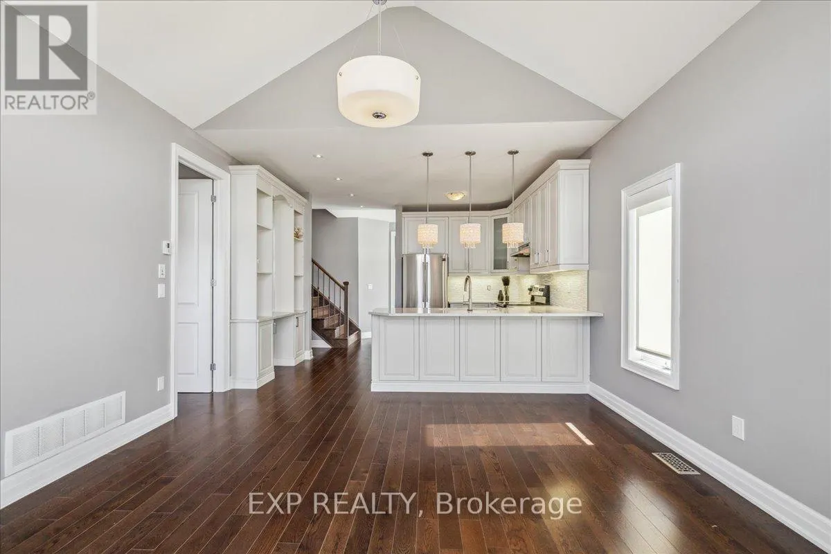 1 DORCHESTER BOULEVARD S