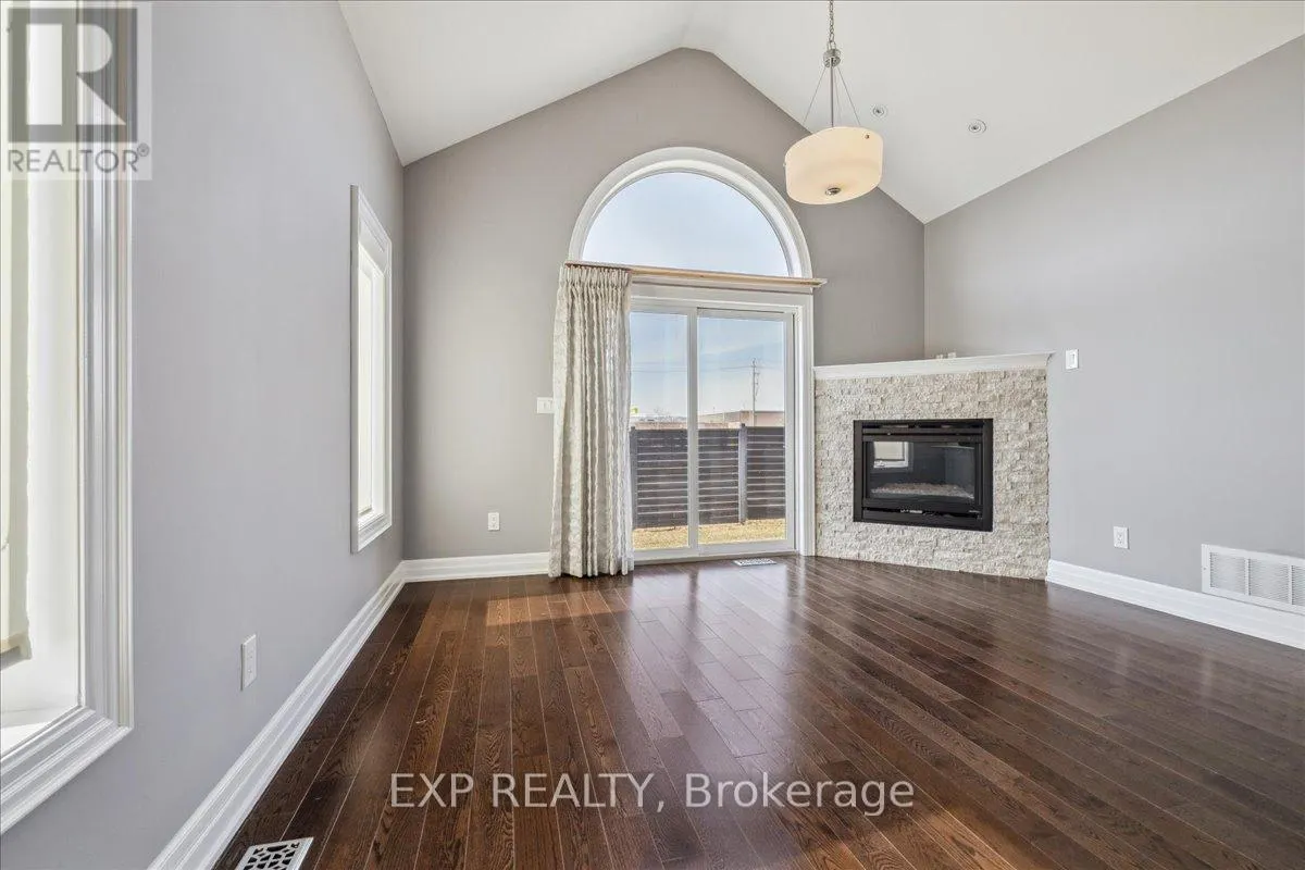 1 DORCHESTER BOULEVARD S