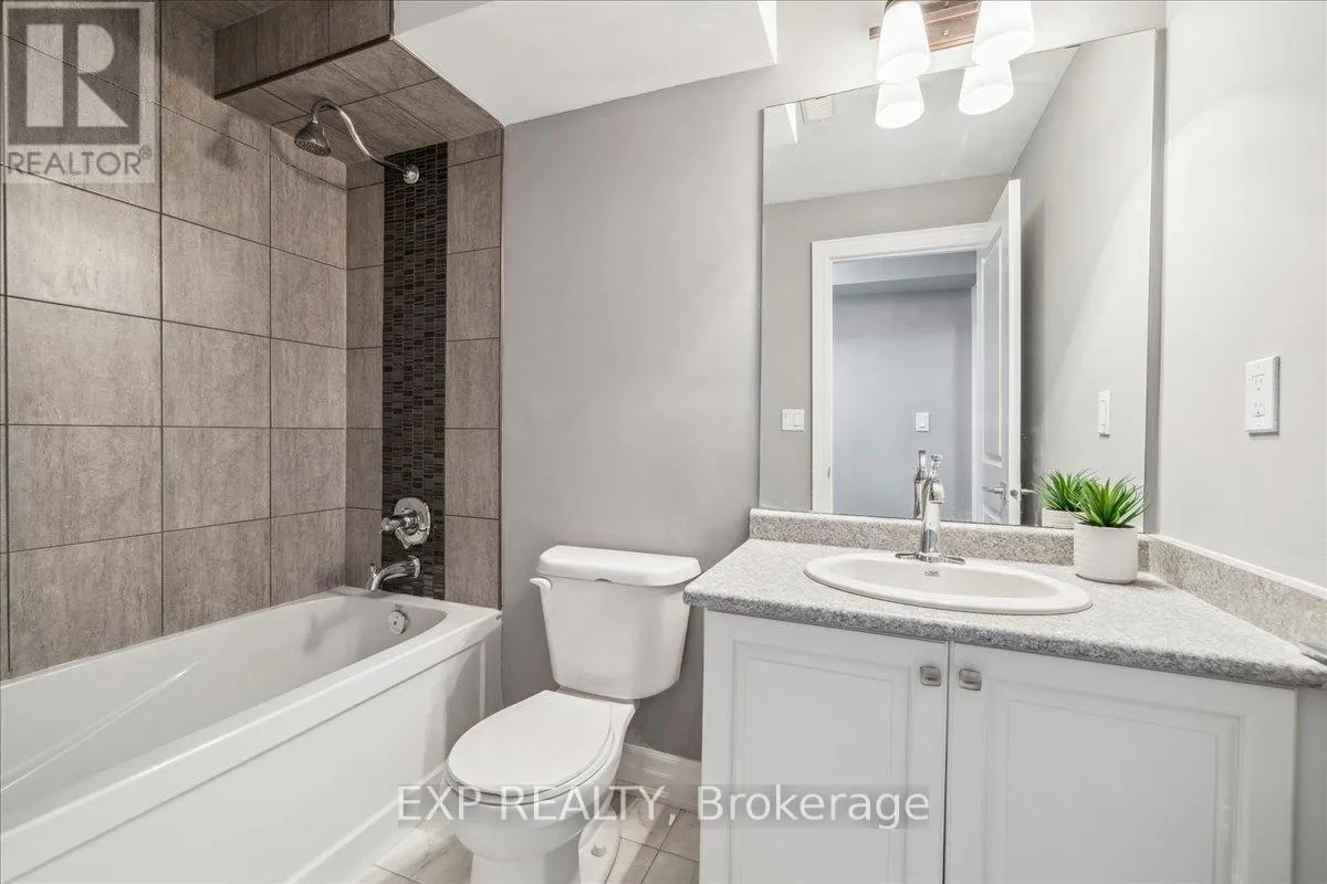 1 DORCHESTER BOULEVARD S