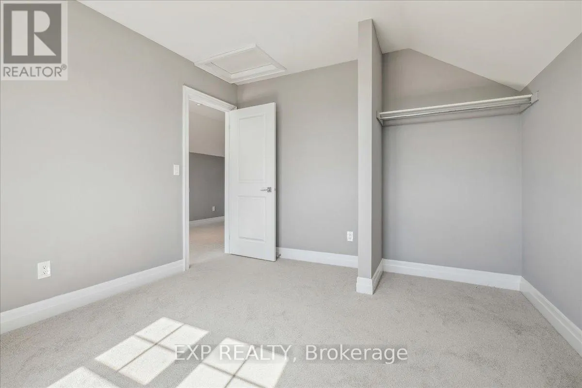 1 DORCHESTER BOULEVARD S