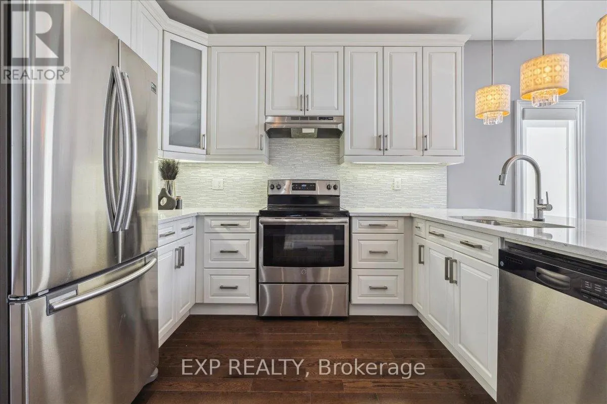 1 DORCHESTER BOULEVARD S