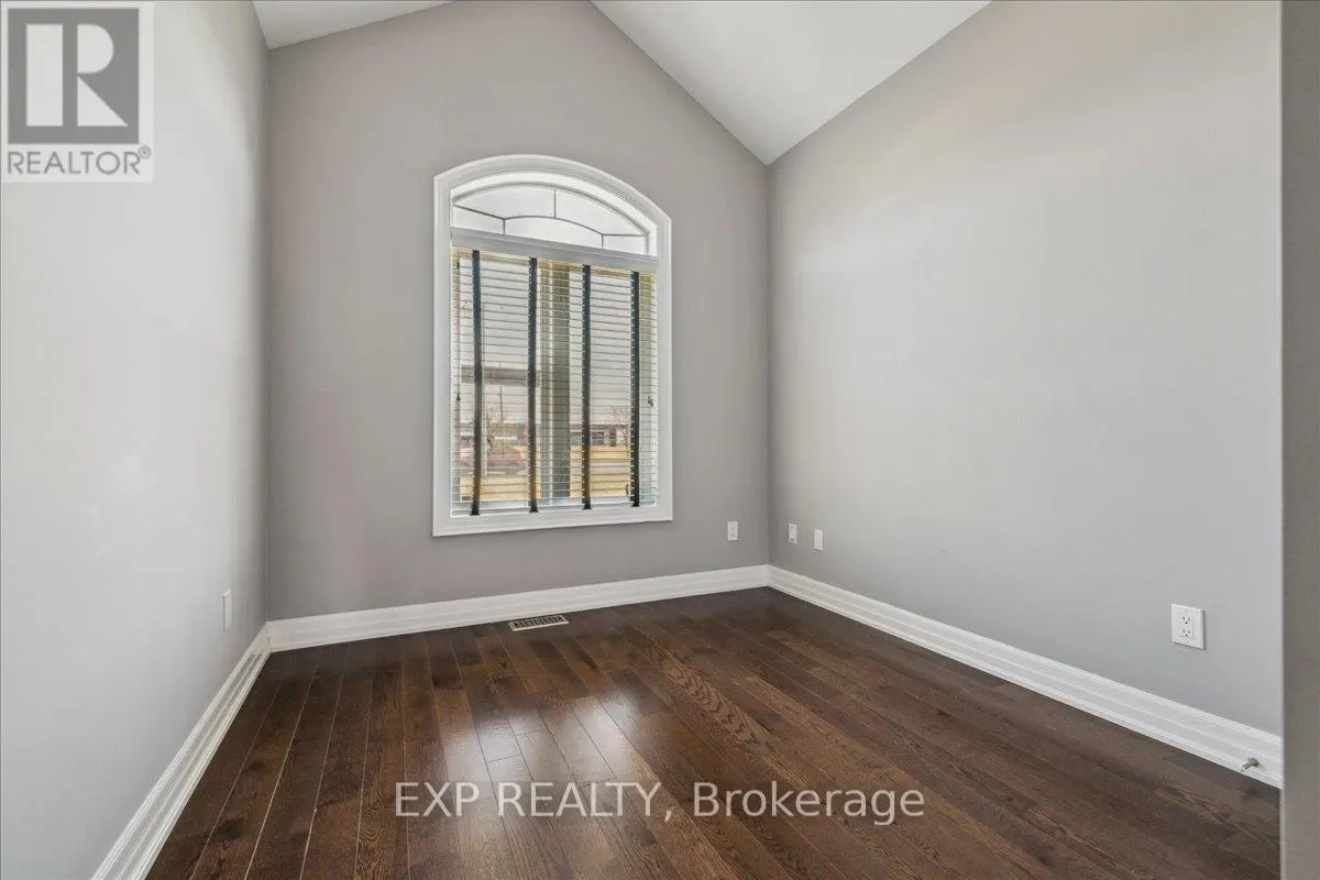 1 DORCHESTER BOULEVARD S