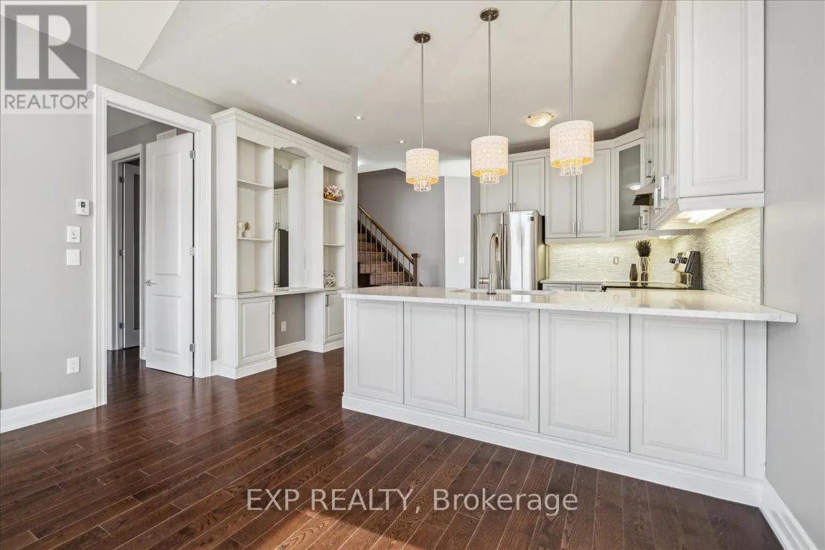 1 DORCHESTER BOULEVARD S