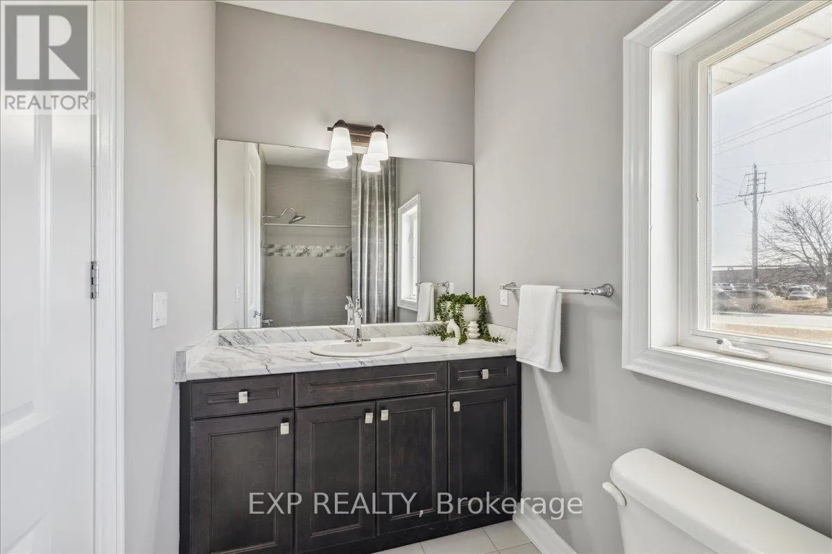 1 DORCHESTER BOULEVARD S