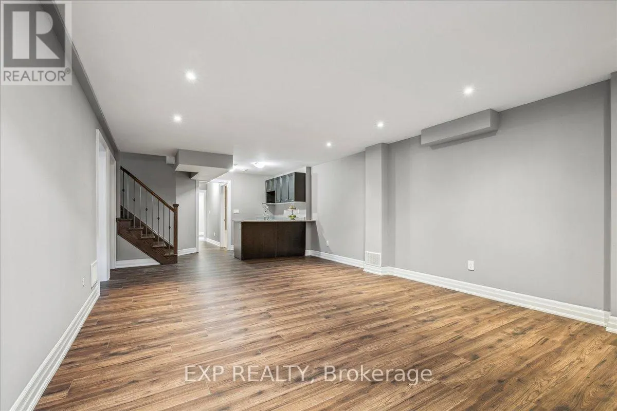 1 DORCHESTER BOULEVARD S