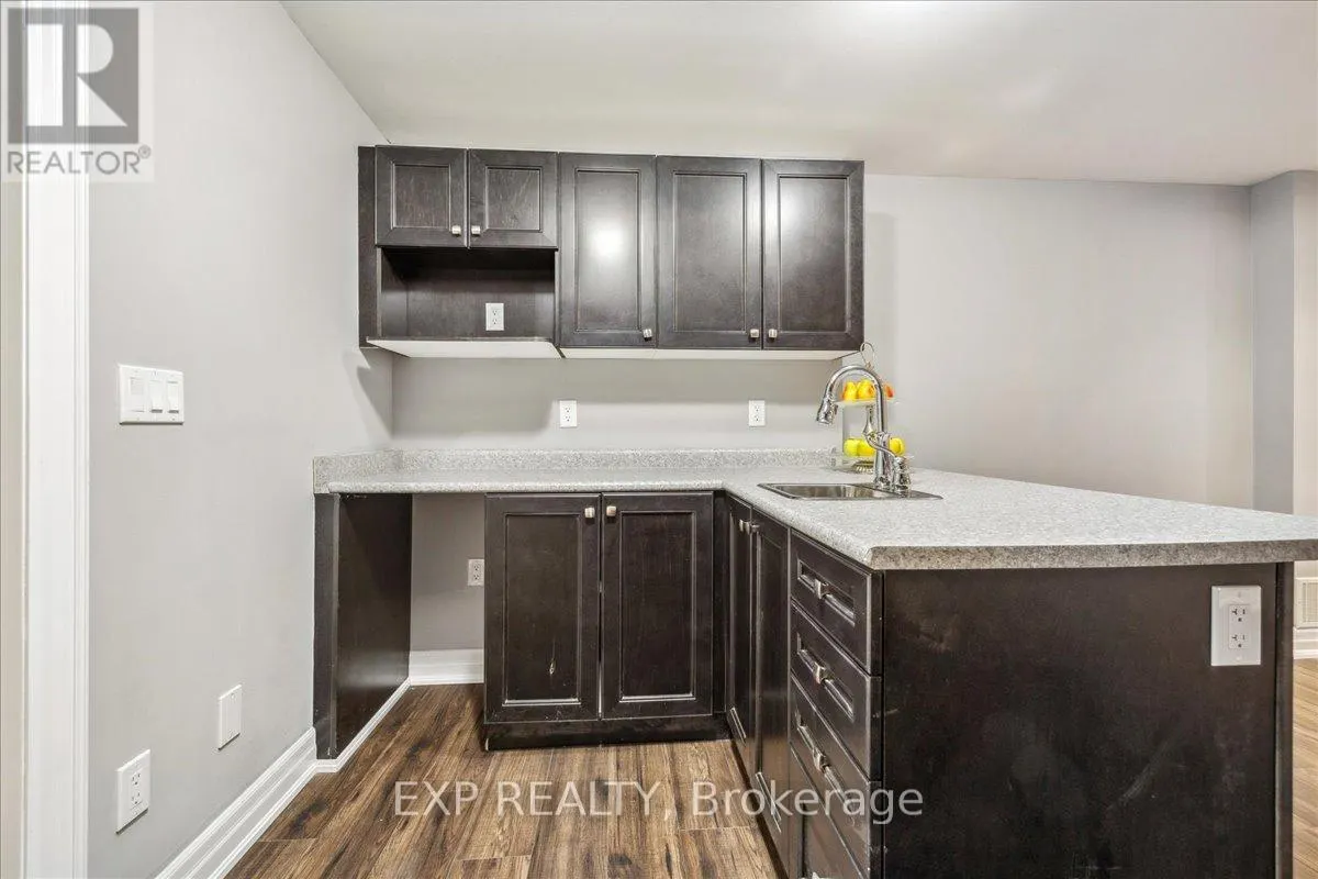 1 DORCHESTER BOULEVARD S