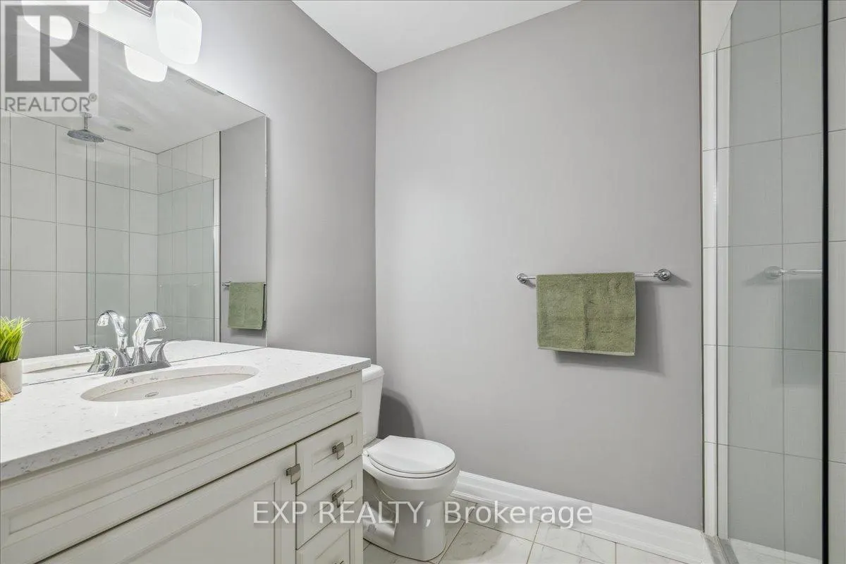 1 DORCHESTER BOULEVARD S