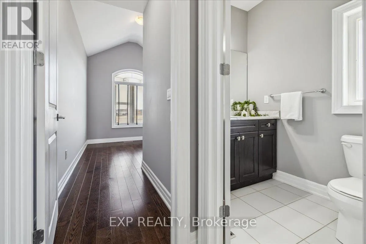 1 DORCHESTER BOULEVARD S