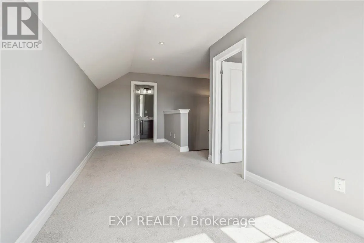 1 DORCHESTER BOULEVARD S