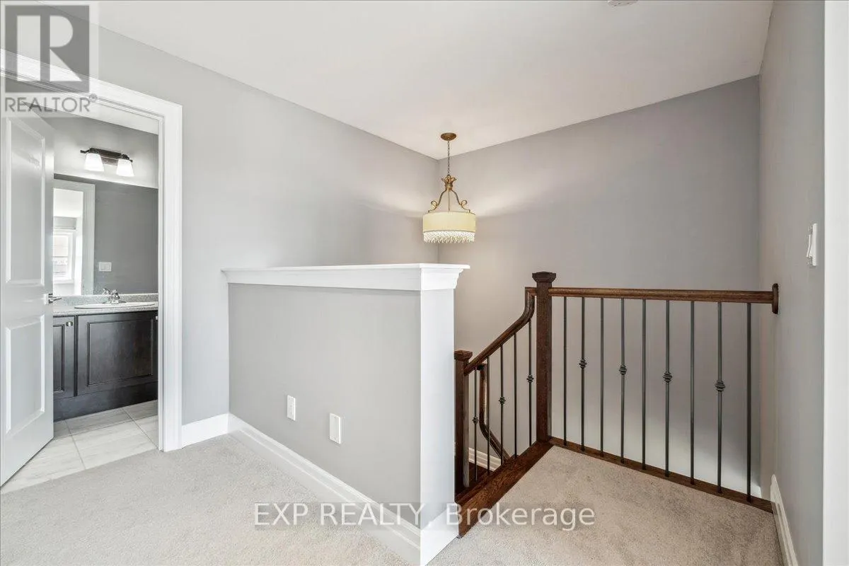1 DORCHESTER BOULEVARD S