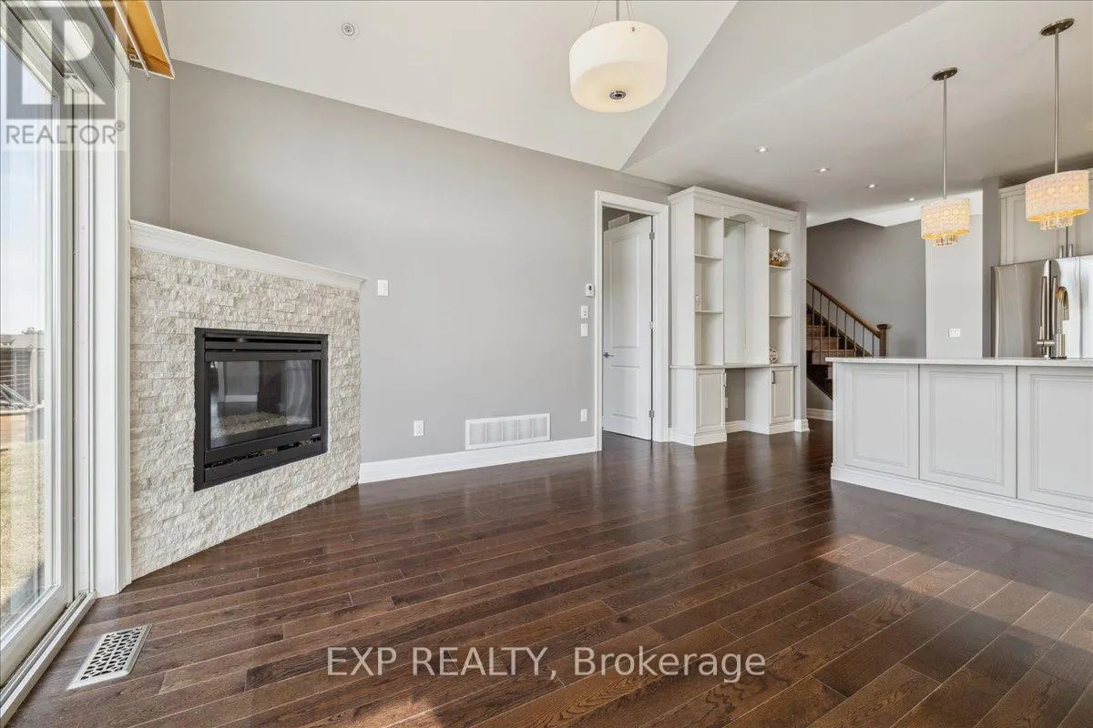 1 DORCHESTER BOULEVARD S