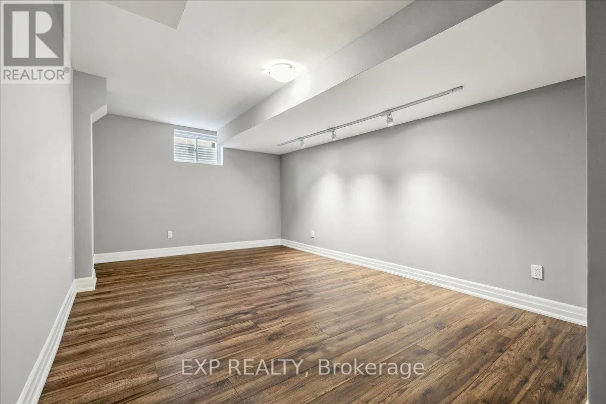 1 DORCHESTER BOULEVARD S