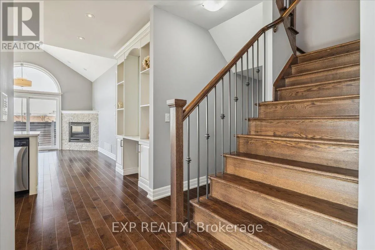 1 DORCHESTER BOULEVARD S