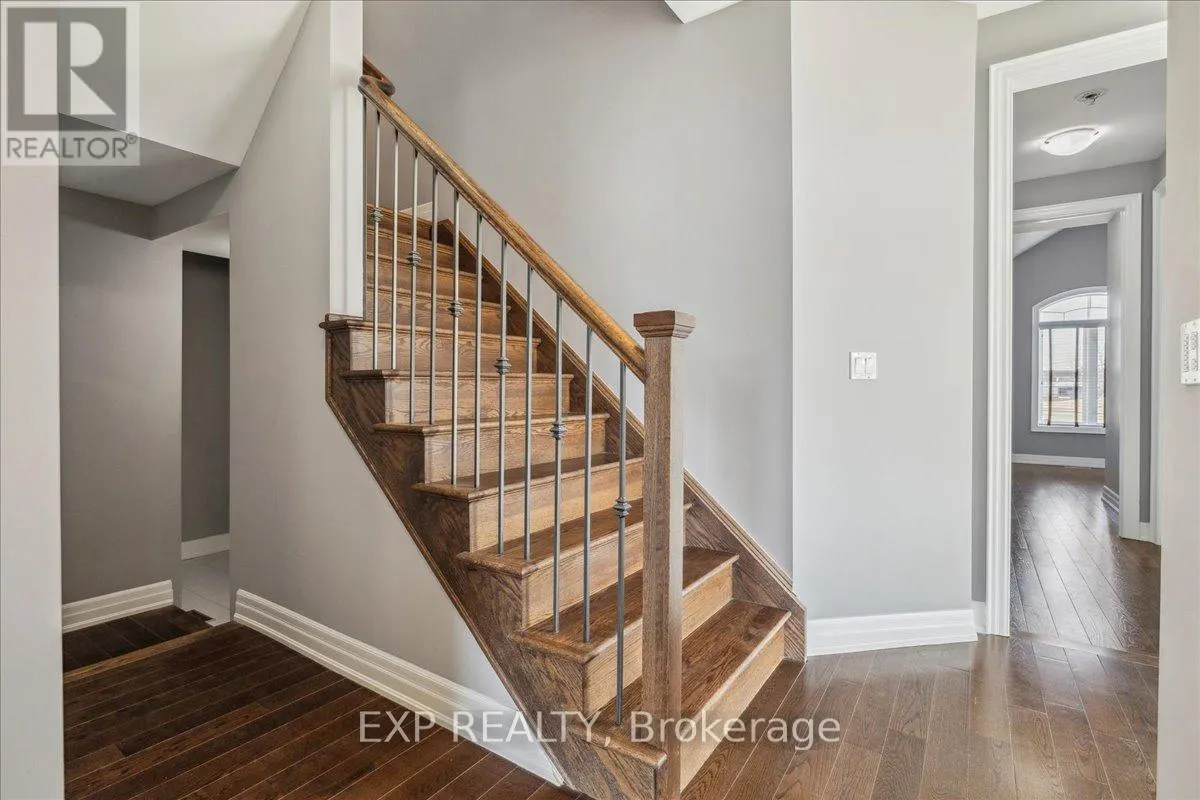 1 DORCHESTER BOULEVARD S