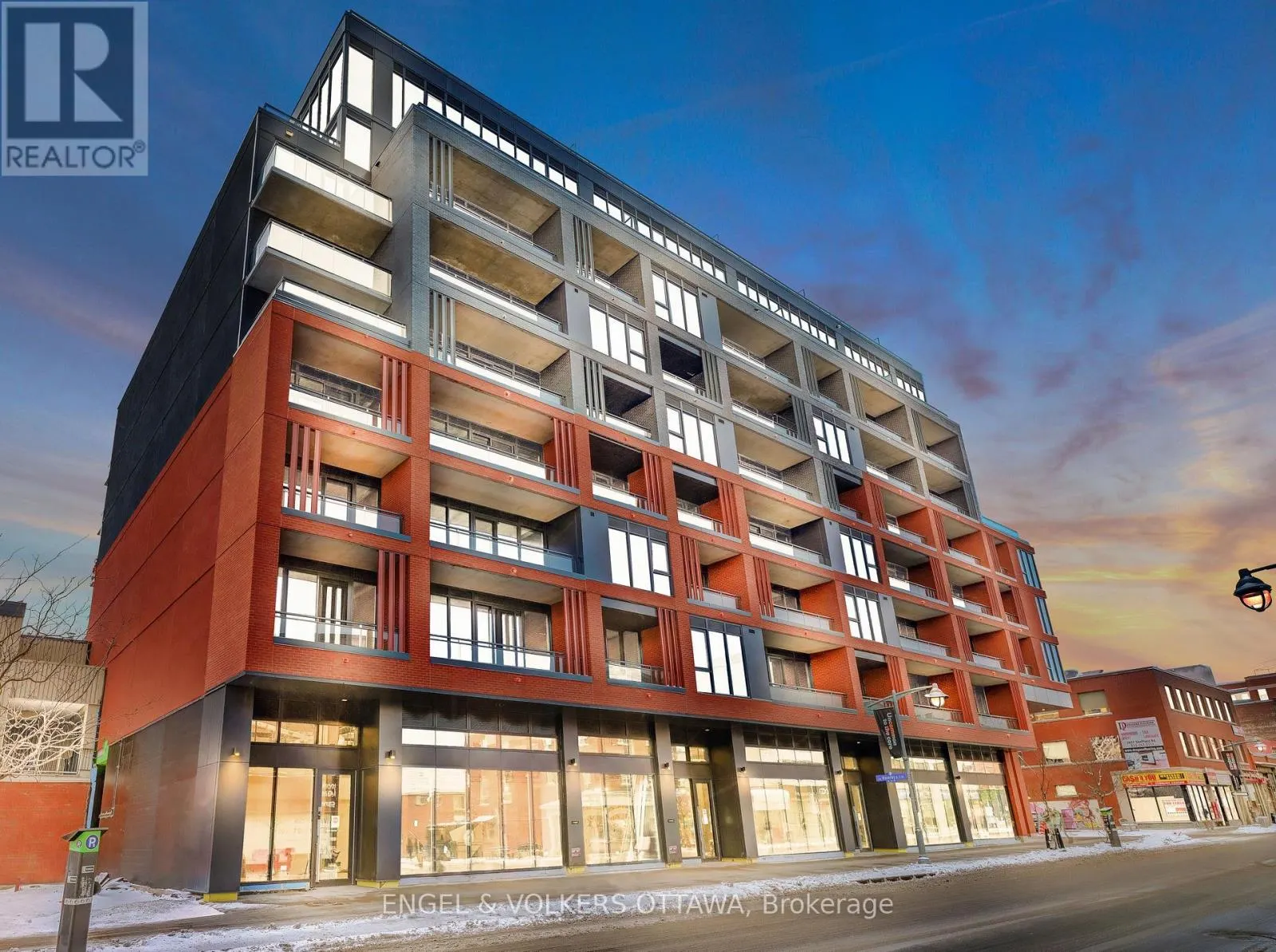 311 - 10 JAMES STREET
