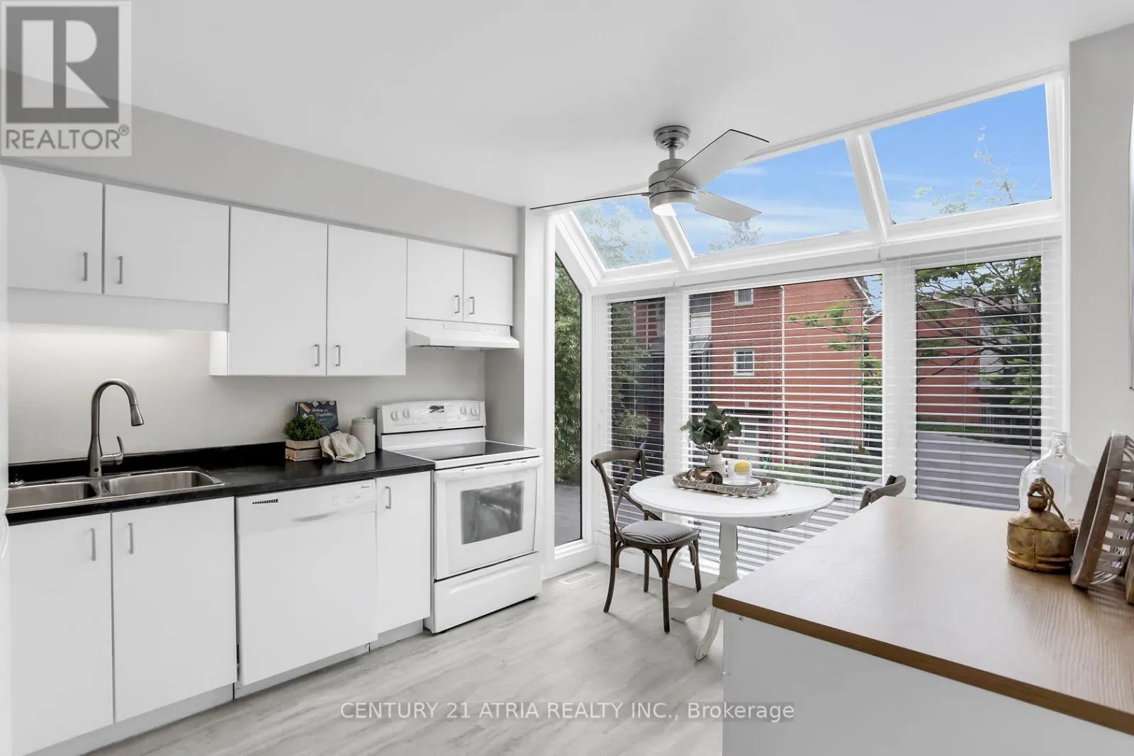 7 - 683 WINDERMERE ROAD