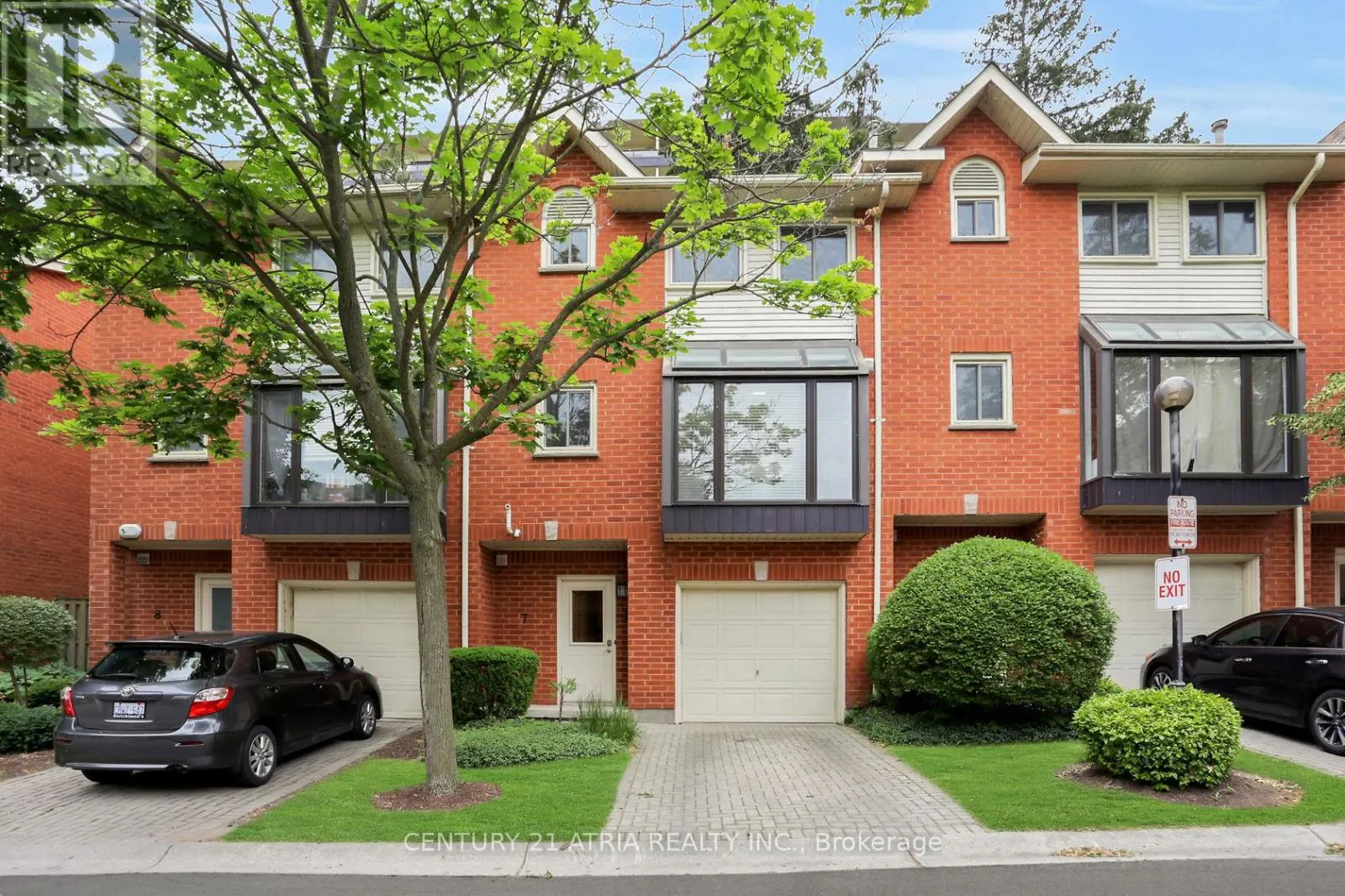 7 - 683 WINDERMERE ROAD