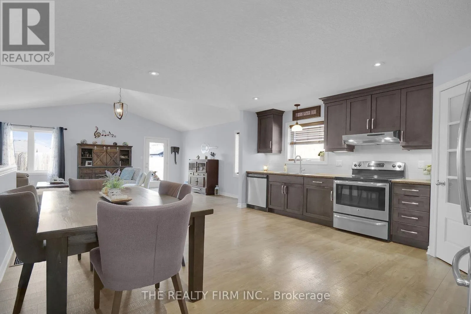 120 PEACH TREE BOULEVARD