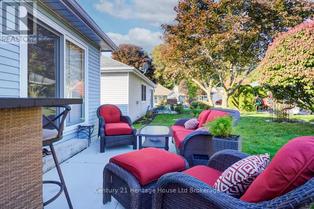 26 EDWIN CRESCENT