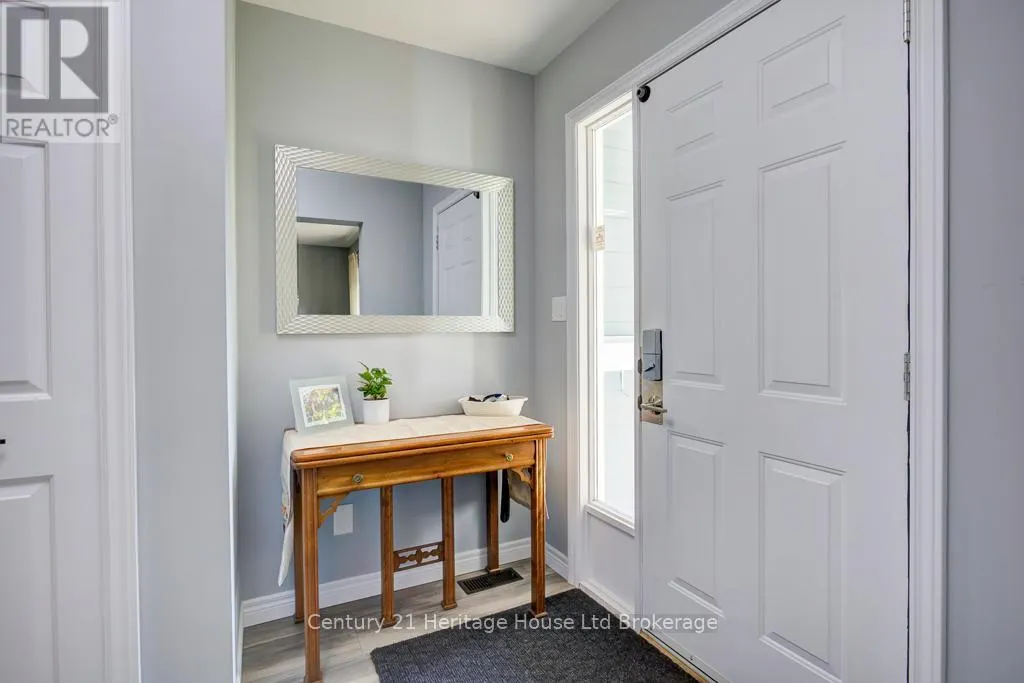 26 EDWIN CRESCENT