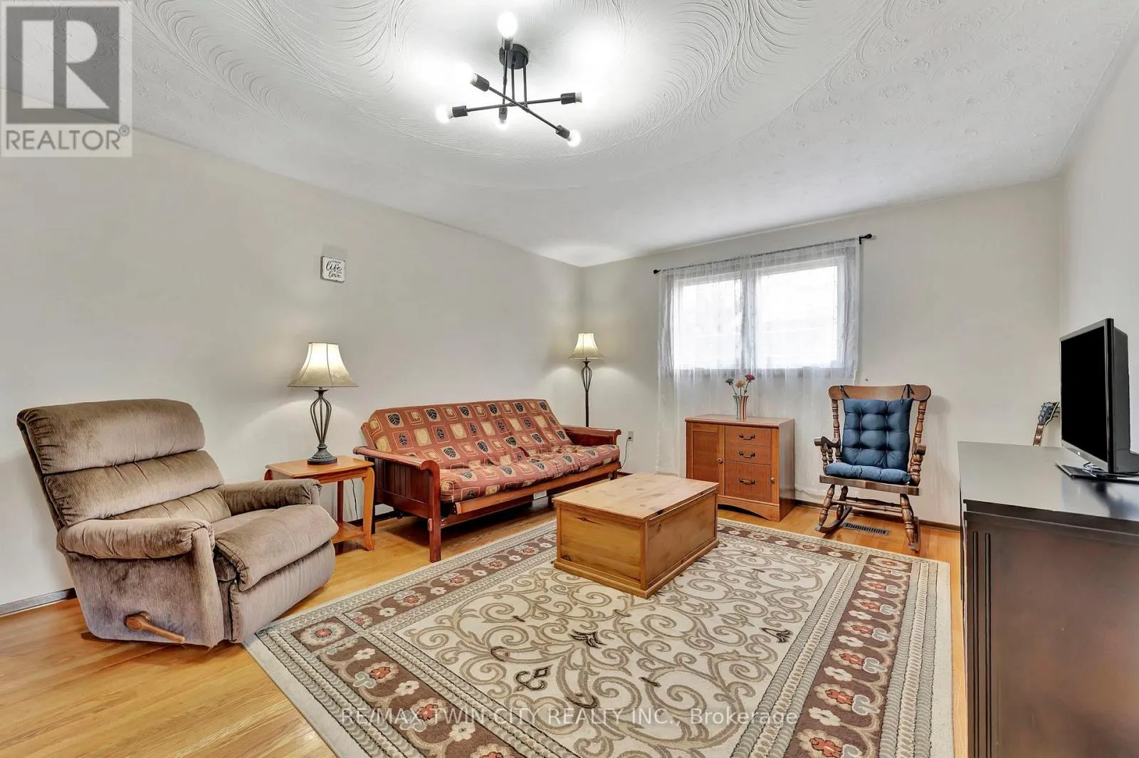 18 SPRUCEHILL DRIVE