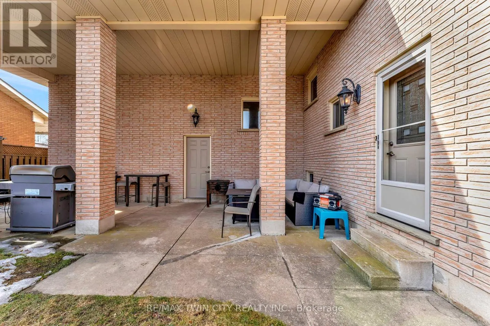 18 SPRUCEHILL DRIVE
