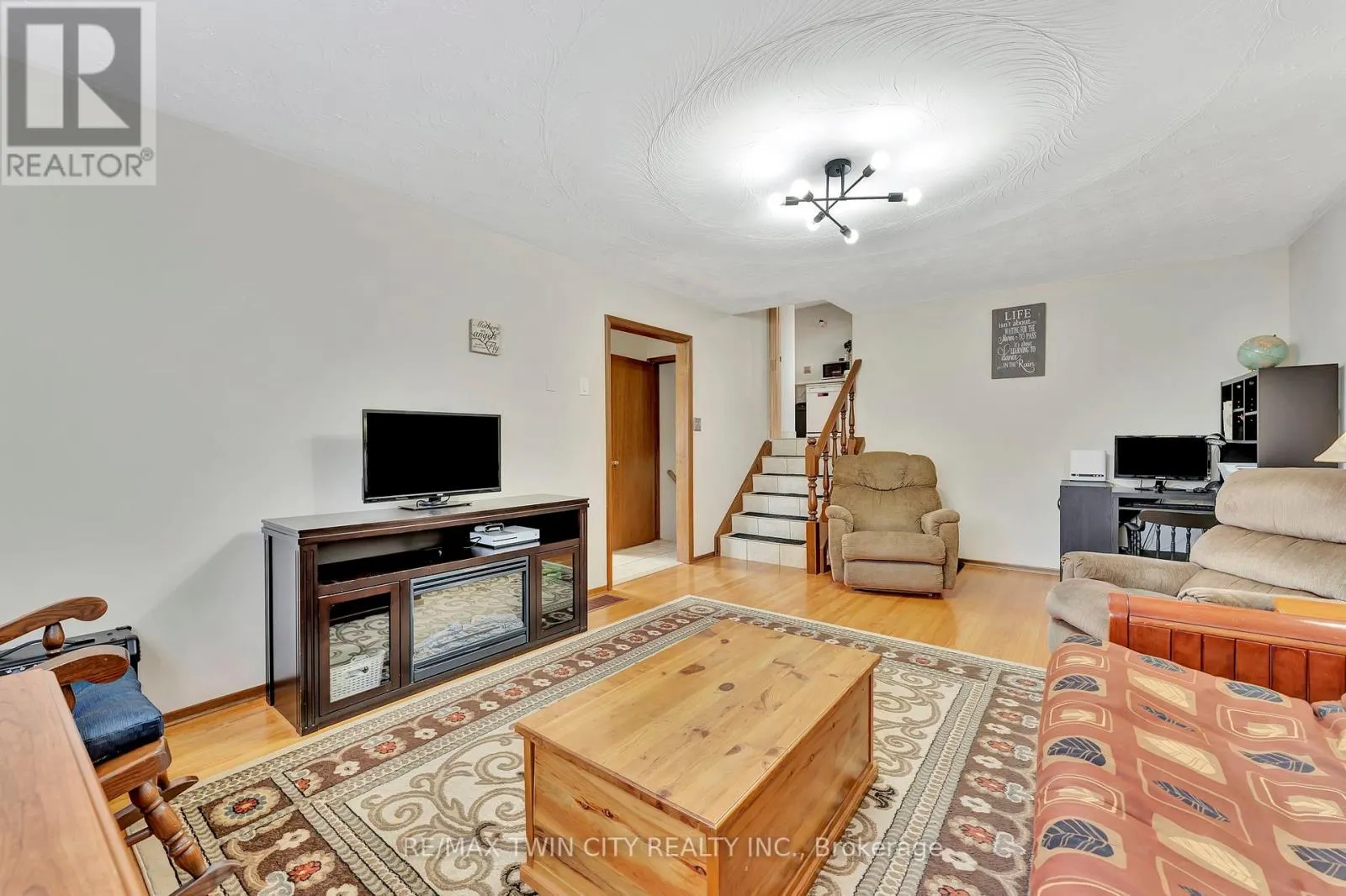 18 SPRUCEHILL DRIVE