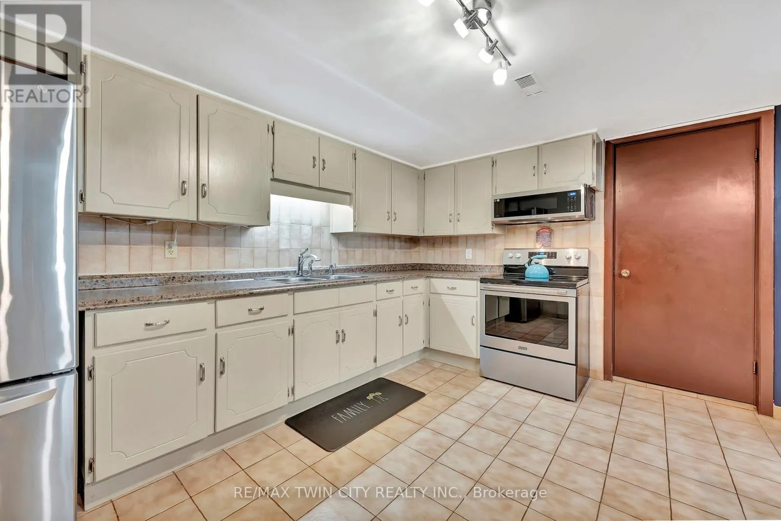 18 SPRUCEHILL DRIVE