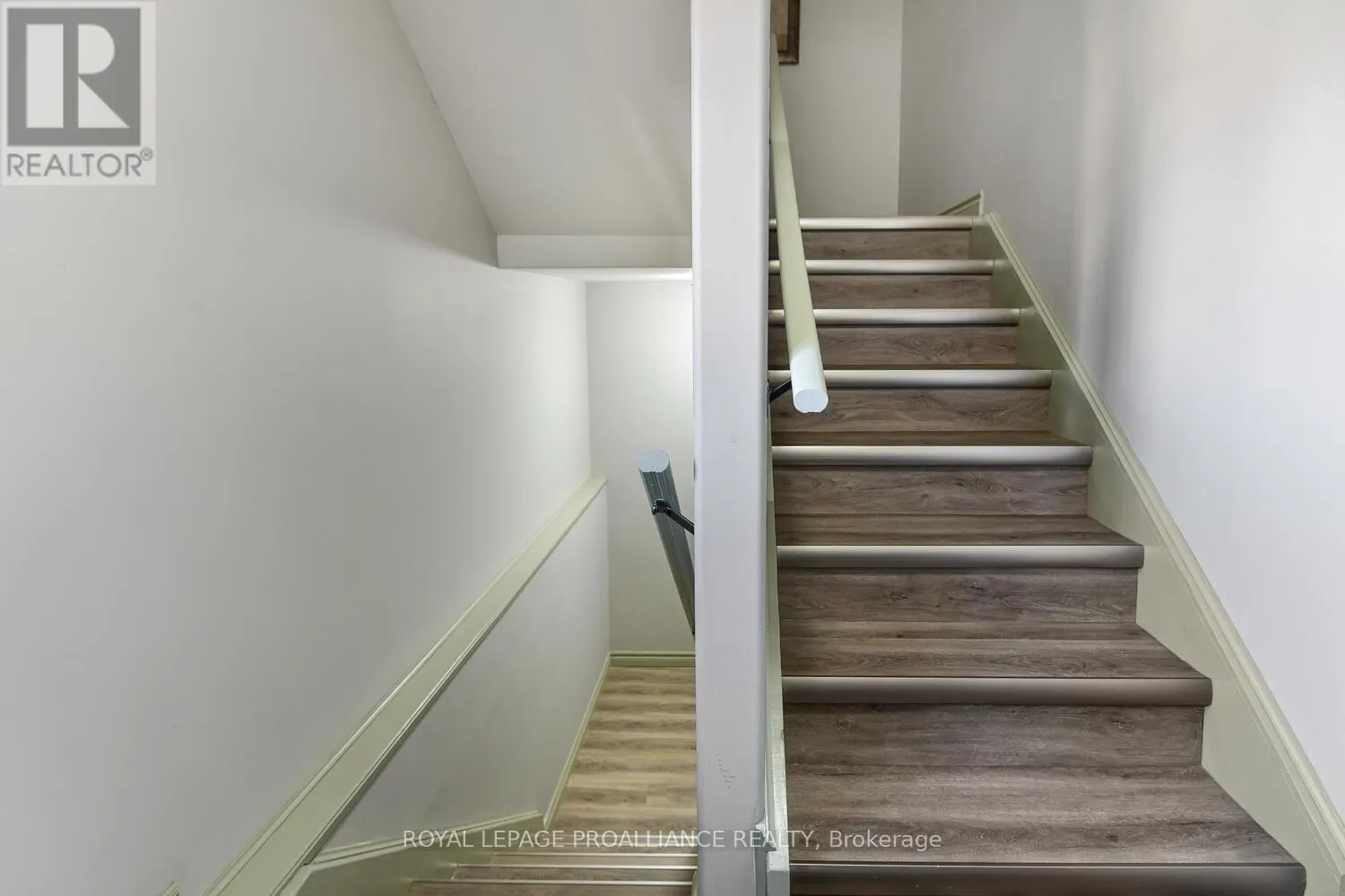 9 PEARL STREET E