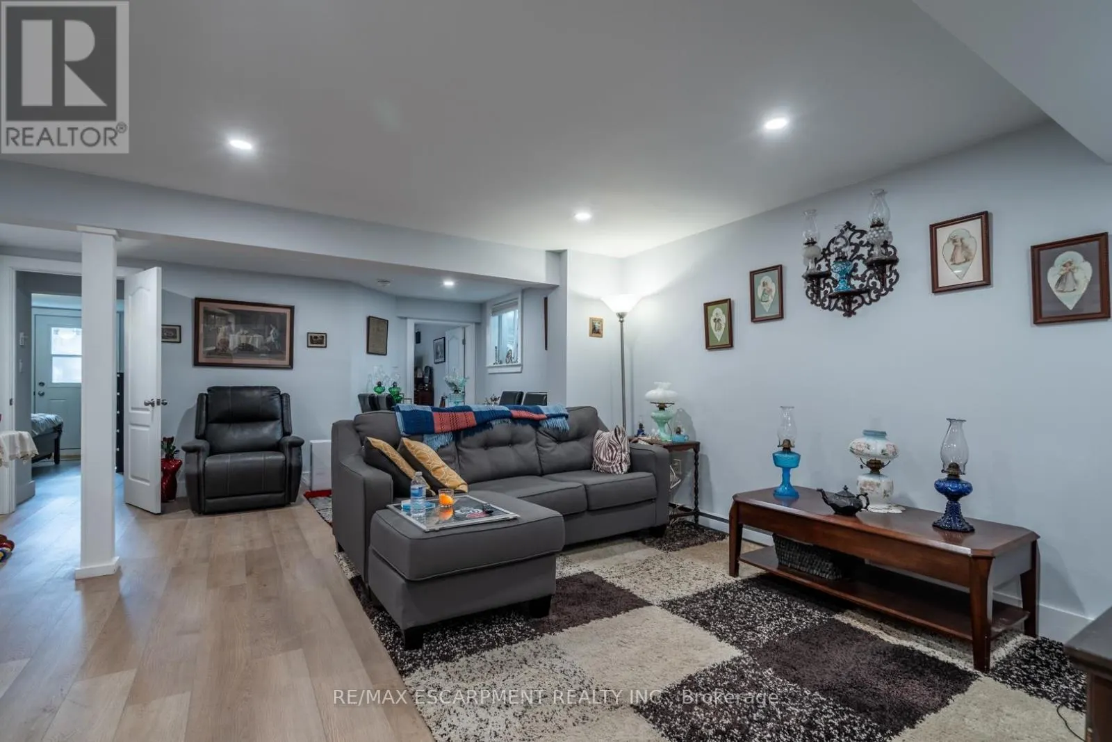 81 HAMILTON STREET N