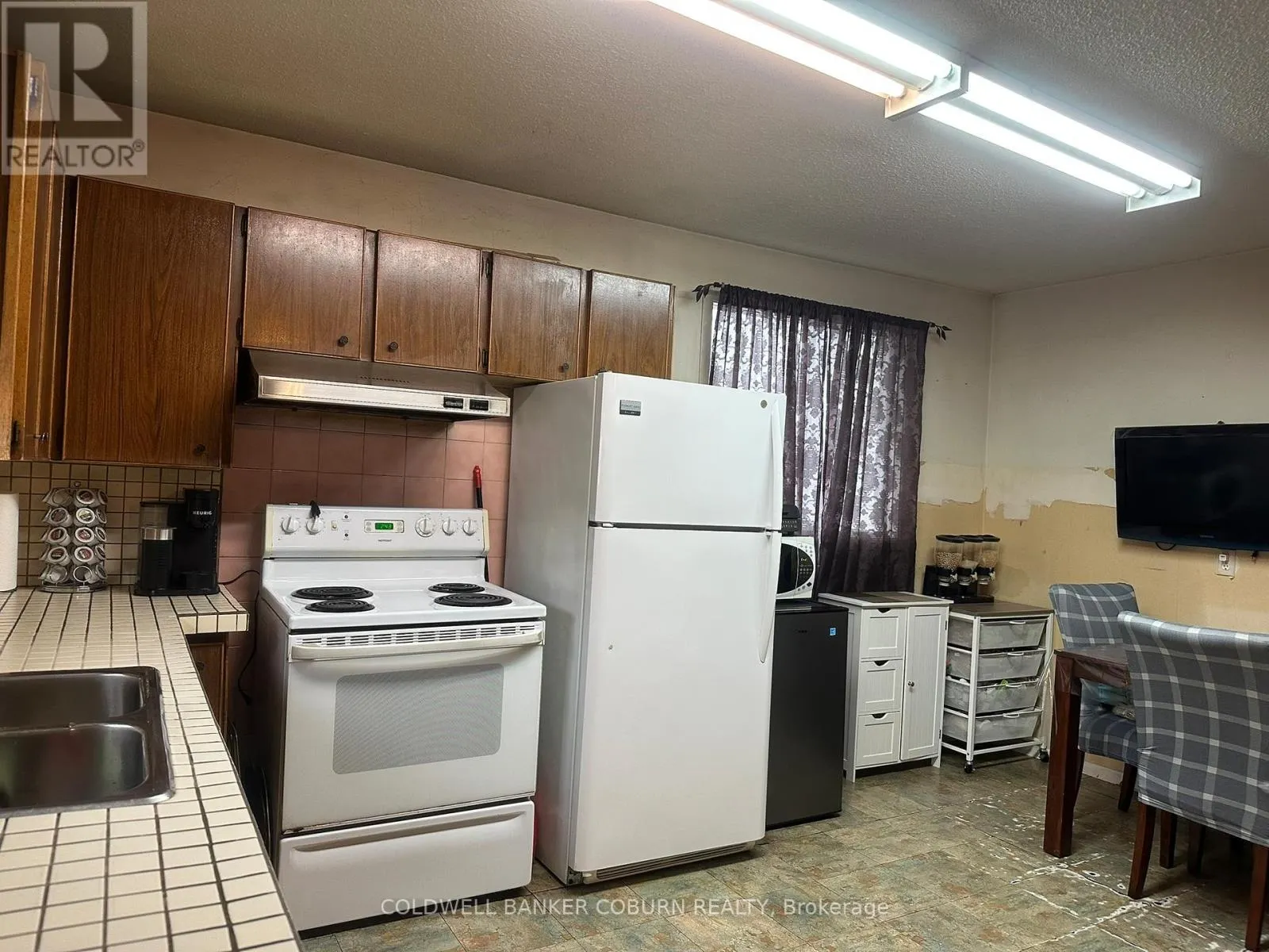 2211 ST LAURENT BOULEVARD
