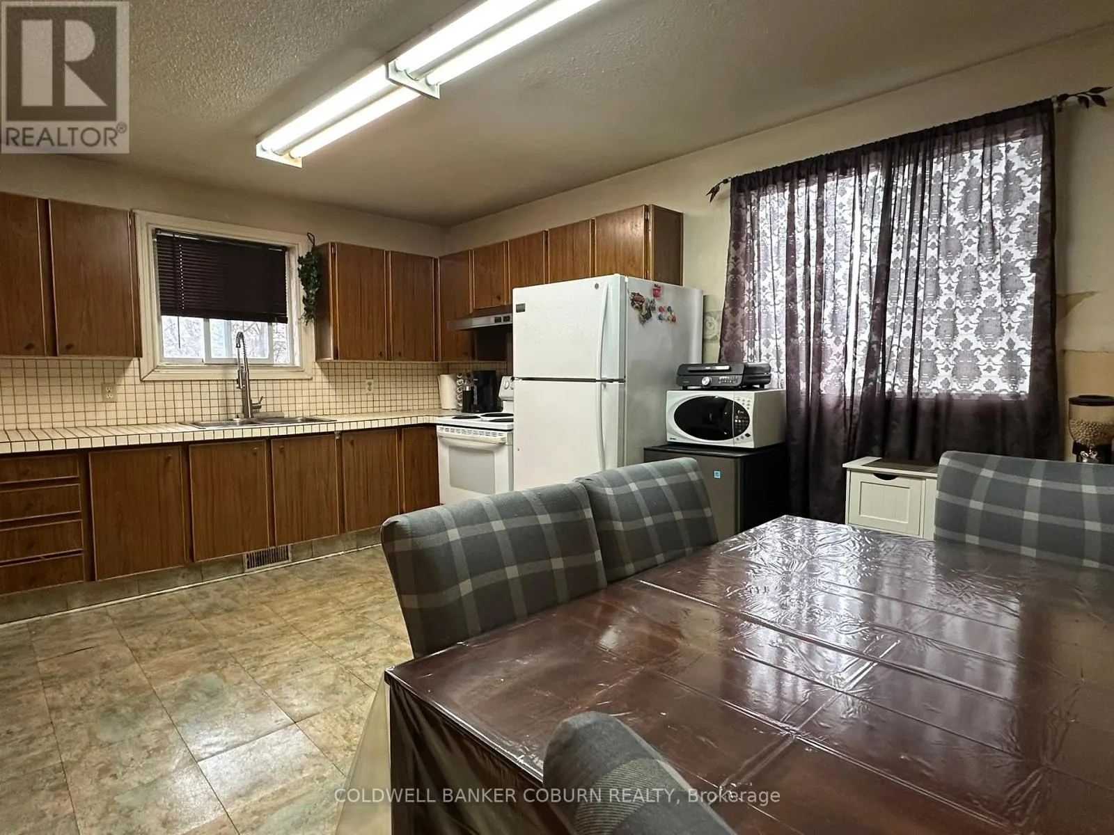 2211 ST LAURENT BOULEVARD