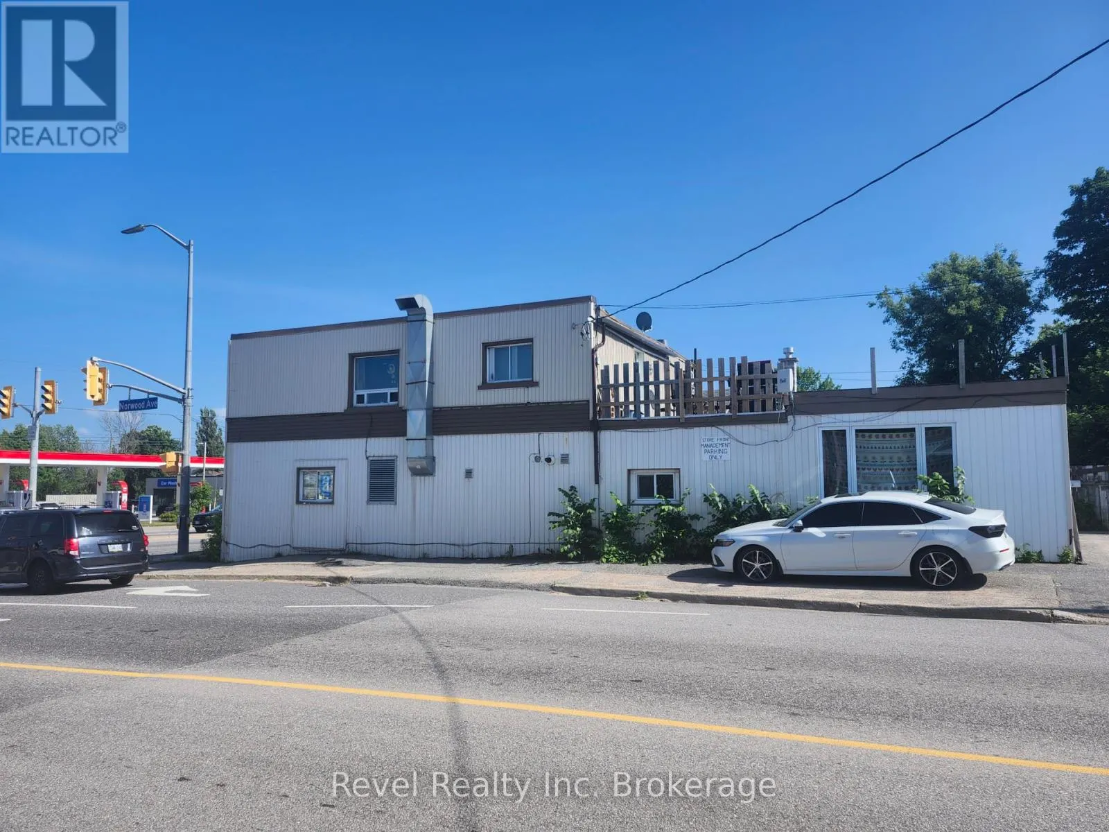 4 - 1009 ALGONQUIN AVENUE, #4
