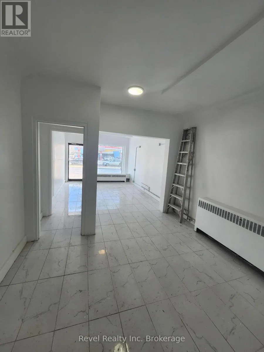 4 - 1009 ALGONQUIN AVENUE, #4