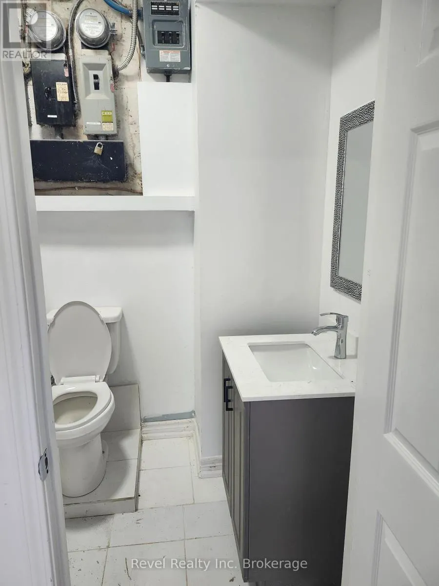 4 - 1009 ALGONQUIN AVENUE, #4