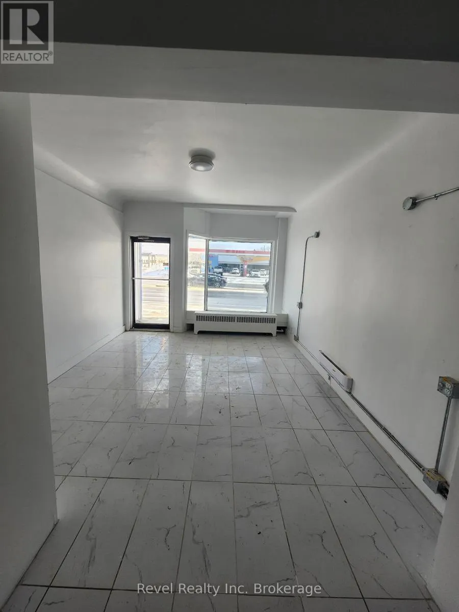 4 - 1009 ALGONQUIN AVENUE, #4