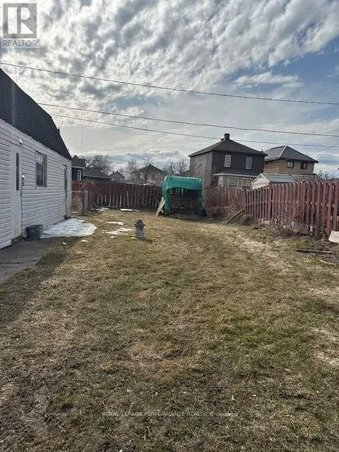 321-323 MUNRO STREET