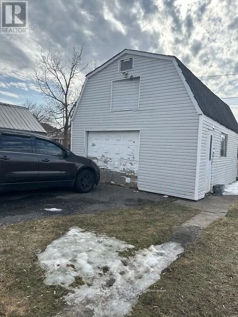 321-323 MUNRO STREET