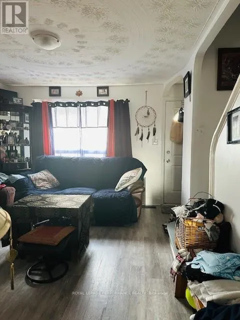 321-323 MUNRO STREET
