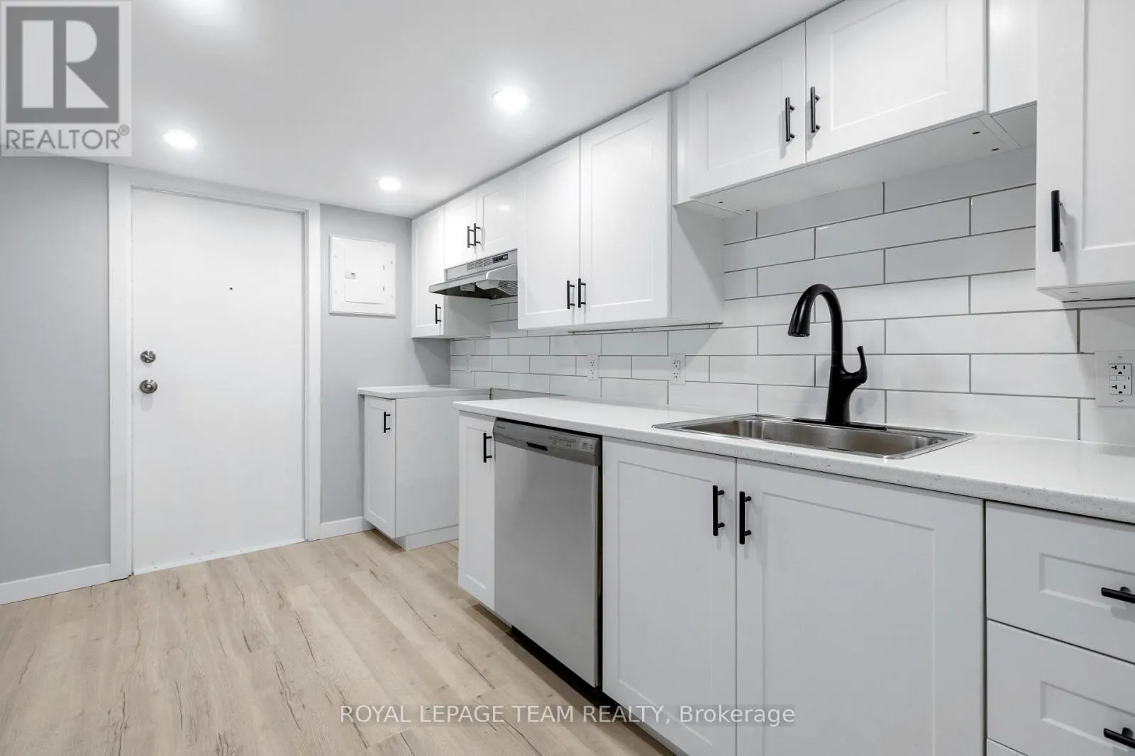 7 - 883 SOMERSET STREET W