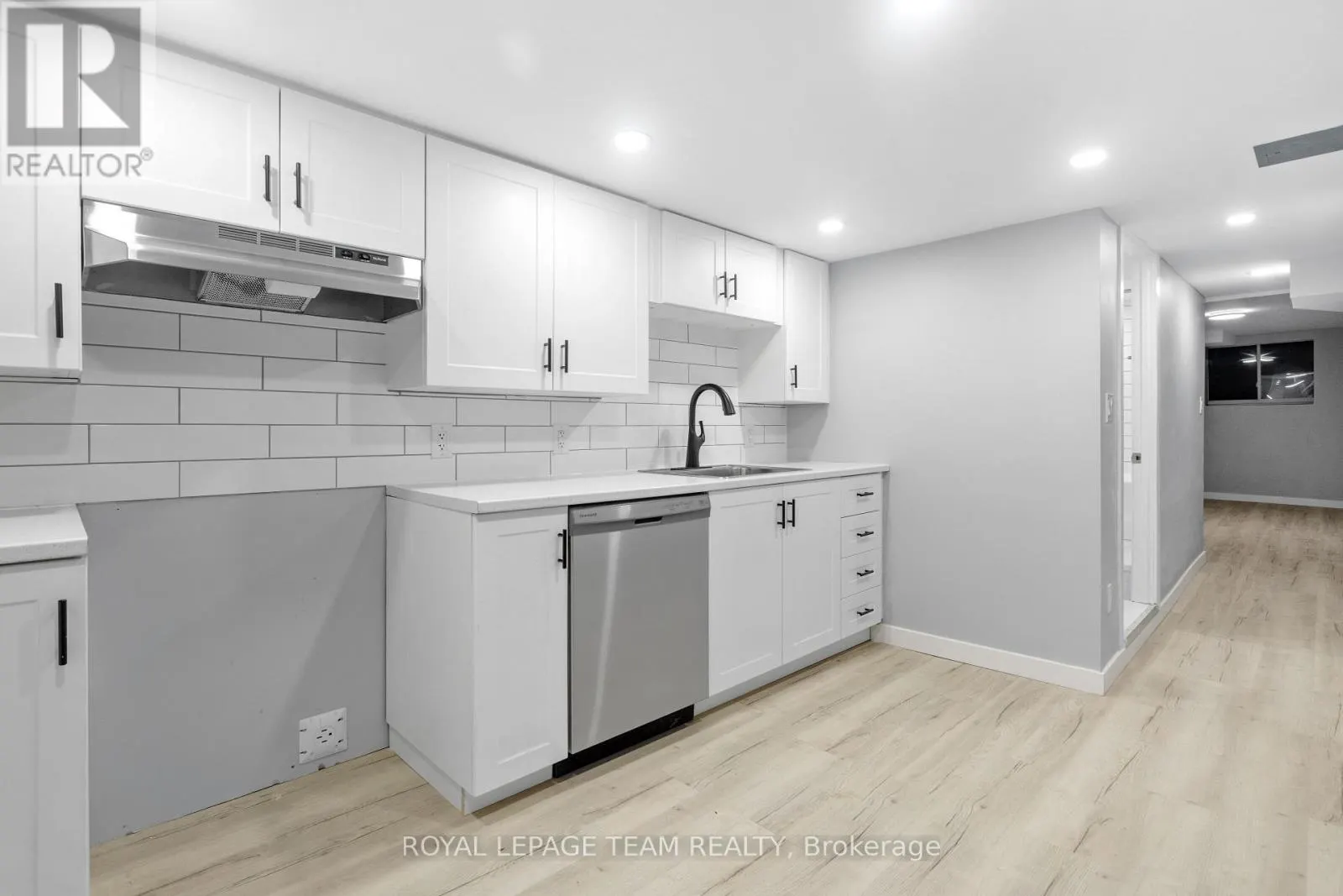7 - 883 SOMERSET STREET W