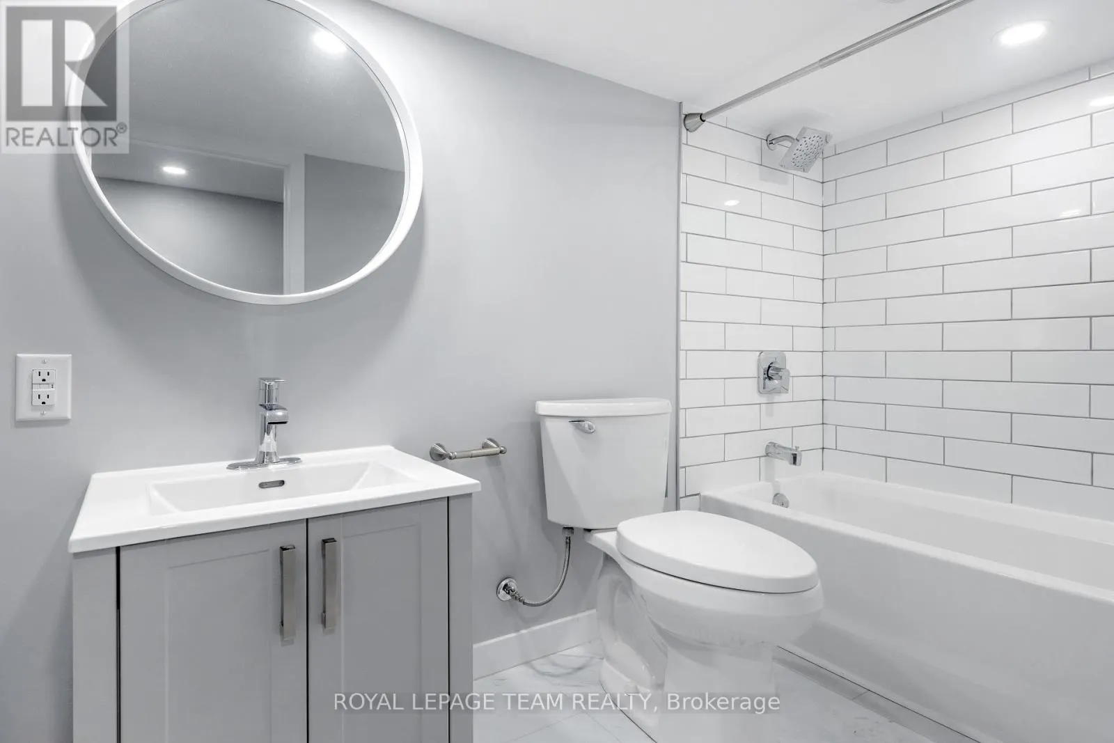 7 - 883 SOMERSET STREET W