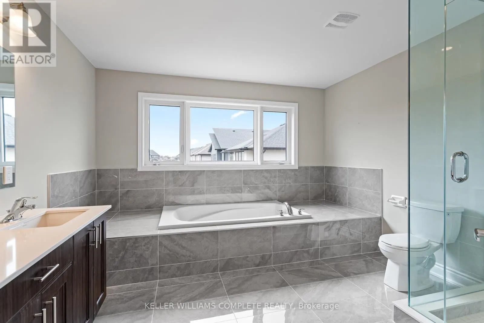 15 VENTURE WAY