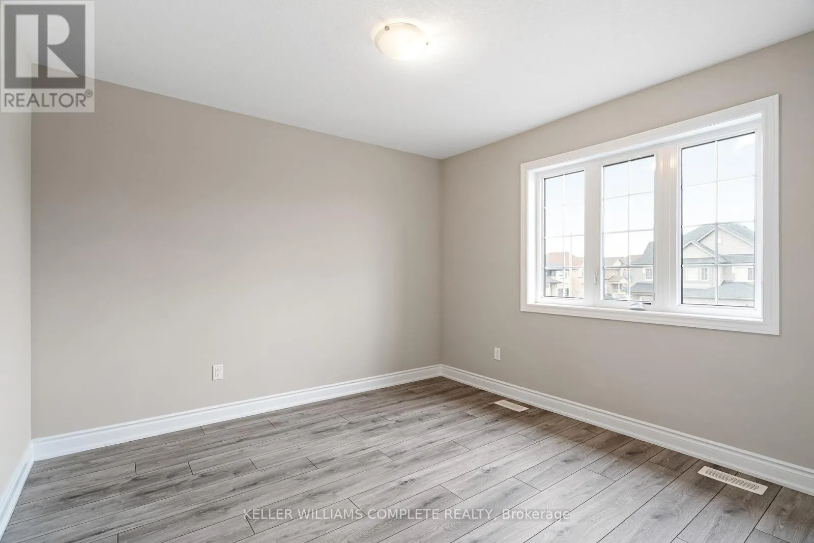 15 VENTURE WAY
